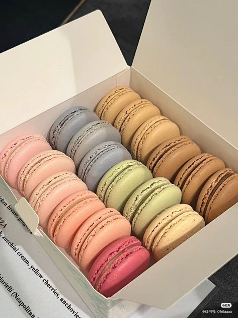 #foodie #yum #delicious #foodlover #foodporn #foodgasm #foodstagram #foodphotography #foodblogger #foodinspiration #foodiegram #foodlove #foodiefinds #foodcravings Aesthetic Macrons, Macaroon Aesthetic, Macaron Aesthetic, Aesthetic Macarons, Macaroons Aesthetic, Macarons Aesthetic, Playing With Food, Makanan Aesthetic, Kue Macaroon