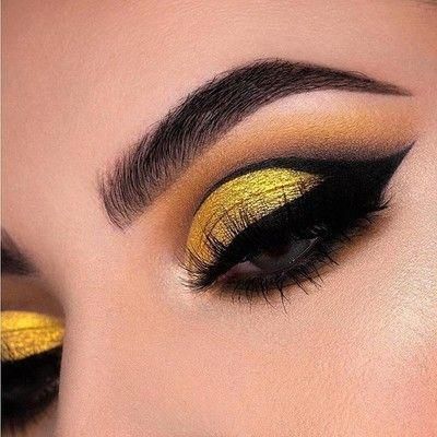 Bumble Bee Makeup, Basic Makeup Tutorial, Bee Makeup, Yellow Eye Makeup, Bee Utiful, Black Eye Makeup, Bee Stuff, Drag Make-up, Highlight Palette