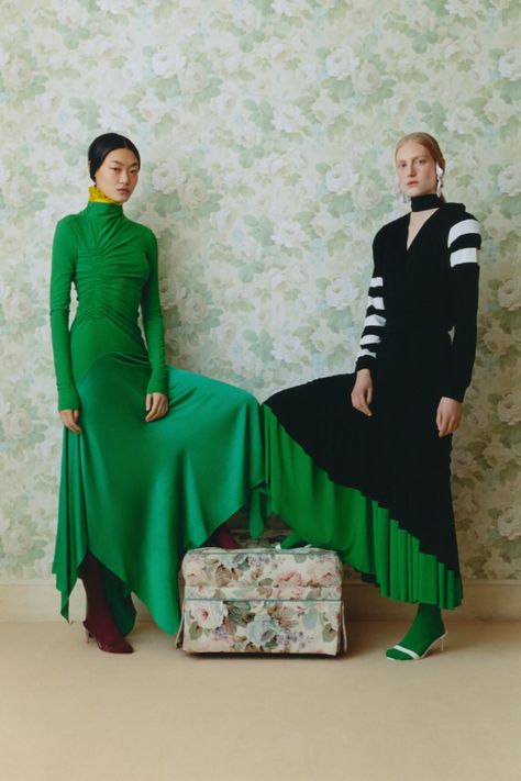 2022 Fashion Show, Double Layer Dress, Thornton Bregazzi, Preen By Thornton Bregazzi, Solid Color Dress, 2022 Fashion, Vogue Russia, Layer Dress, Fall 2022