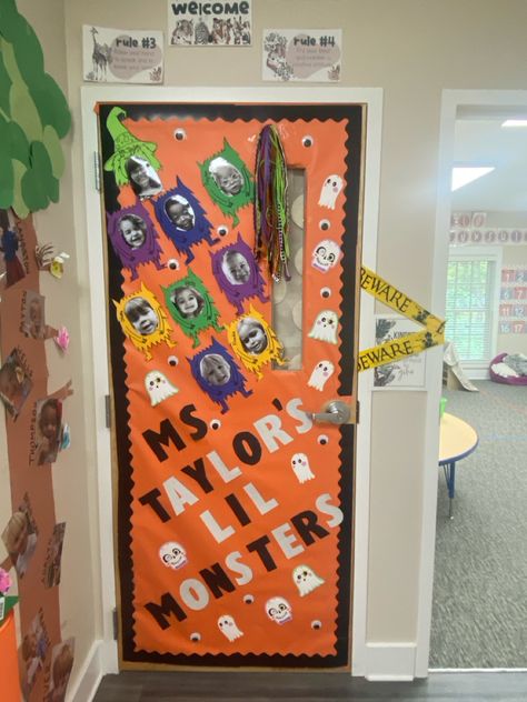 Toddler Preschool Room door decor Toddler Fall Door Decorations, Halloween Door Decorations Daycare, Toddler Halloween Door Ideas, Toddler Preschool Room, Halloween Door Decorations Classroom Preschool, Room Door Decor, Ece Classroom, Halloween Door Decorations Classroom, Halloween Classroom Door