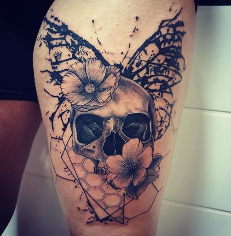 Hidden Skull Tattoos For Women, Pretty Skull Tattoos For Women, Female Skull Tattoo, Feminine Skull Tattoos For Women, Cool Skull Tattoos, Feminine Neck Tattoos, Skull Tattoos For Women, Pretty Skull Tattoos, Floral Skull Tattoos