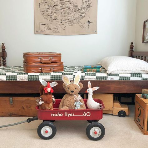 Vintage Childrens Room, Vintage Baby Shower Boy, Vintage Kids Toys, Shared Nursery, Montessori Nursery, Big Boy Bedrooms, Vintage Baby Shower, Baby Learning Activities, Easter Weekend