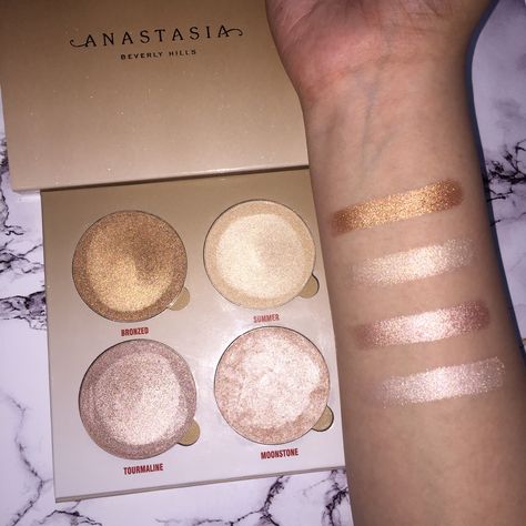 Anastasia Beverly Hills Sun Dipped Glow Kit Makeup Diy Tutorial, Honest Beauty Makeup, Apply Highlighter, Anastasia Makeup, Makeup Pallets, Honest Beauty, Anastasia Beverly Hills Makeup, Makeup Remover Wipes, Basic Makeup