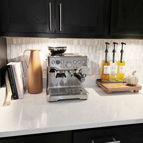 Expresso Machine Station Ideas, Breville Coffee Bar, Espresso Bar Ideas Kitchen Counter, Espresso Bar Setup, Espresso Set Up, Breville Coffee Station, Coffee Maker On Counter Ideas, Coffee Set Up, Coffee Bar Set Up