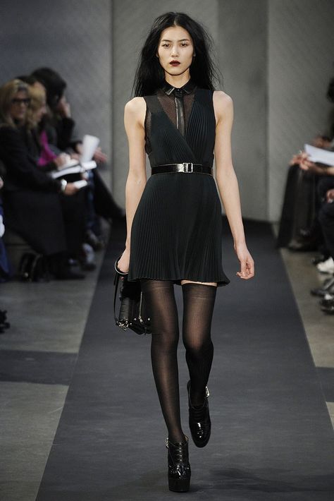 Proenza Schouler Fall 2010 Ready-to-Wear Collection - Vogue Liu Wen, Grunge Goth, Style Noir, Miranda Kerr, Glam Rock, Paco Rabanne, Dark Fashion, Looks Style, Proenza Schouler