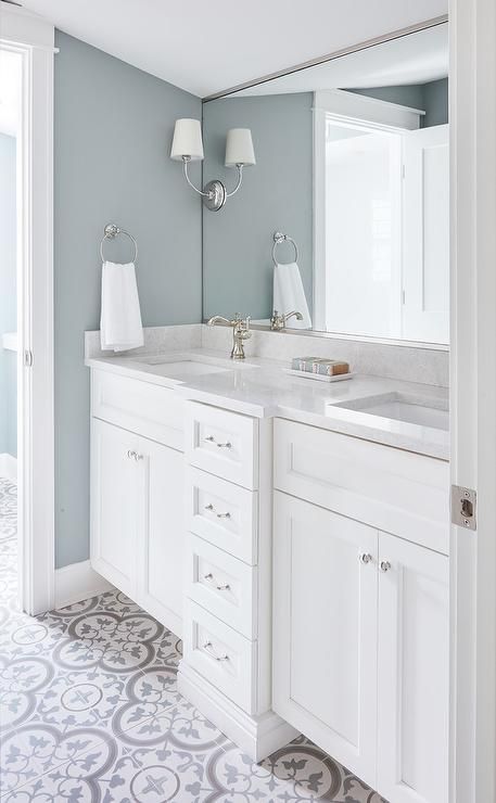 Gray And White Bathroom, Bathroom White, Bathroom Countertops, White Countertops, Trendy Bathroom, Blue Bathroom, Grey Bathrooms, Minimalist Bathroom, Bathroom Renos