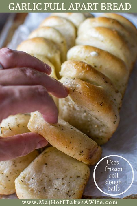 Easy Garlic Pull Apart Bread, Rhodes Dinner Roll Recipes, Crescent Roll Garlic Bread, Frozen Rolls Recipes Rhodes Bread, Pull Apart Garlic Rolls, Garlic Loaf, Frozen Bread Dough Recipes, Rhodes Rolls Recipes, Rhodes Bread Dough