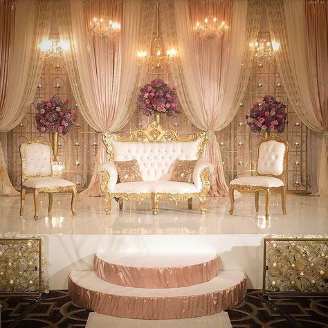 Marriage Hall Decoration, Asian Wedding Decor, Indian Wedding Stage, Engagement Stage Decoration, Nikah Decor, Reception Stage Decor, Mehendi Decor Ideas, Simple Stage Decorations, Wedding Stage Backdrop