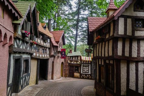 Enchanted Forest, Oregon: What to Know Before You Visit the Theme Park - Thrillist Enchanted Forest Oregon, Forest Oregon, Fairytale Photoshoot, Oregon Trip, Enchanted Forest Theme, Lobster Shack, Childhood Nostalgia, Forest Theme, Travel Channel