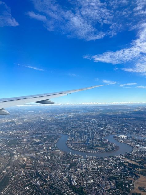 The city of London from a plane. London Plane View, London From Airplane, London Plane, Plane View, London View, Fake Acc, Studying Abroad, City Of London, Instagram Highlights