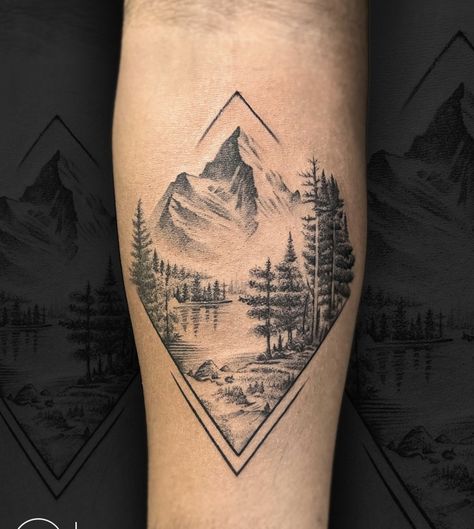 Upper Arm Tattoo Mountains, Triangle Mountain Tattoo, Upside Down Triangle Tattoo, Montana Tattoo Ideas, Tattoo Berge, Tyler Tattoo, Tattoo Wade, Jake Tattoo, Tattoo Mountains