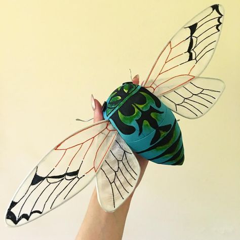 Bug Wings, Wings Painting, Ideas For Painting, Couture Ideas, Painting Fabric, Bug Art, Textile Sculpture, Kids Art Class, Beautiful Bugs