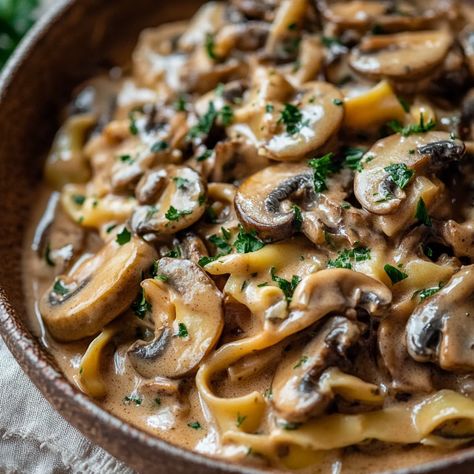 Easy Vegan Mushroom Stroganoff Recipe Easy Vegan Mushroom Recipes, Vegan Mushroom Ragu, Vegan Stroganoff Mushroom, Creamy Mushroom Stroganoff, Vegan Pasta Mushroom, Vegan Mushroom Recipes, Stroganoff Slow Cooker, Vegan Stroganoff, Mushroom Stroganoff Recipe