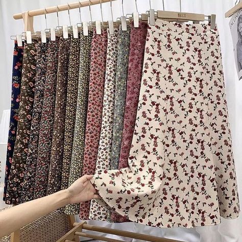 Whatsapp 👉0 552 546 61 99 on Instagram Corduroy Skirts, Skirts Elegant, Korean Skirt, Hijab Style Casual, Rock Outfit, Winter Vintage, Skirt Trends, Fashion Attire, Modest Fashion Outfits