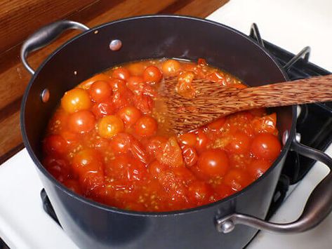 How To Use Frozen Cherry Tomatoes, Freezing Cherry Tomatoes, Ham Chowder, Tomato Bisque Soup, Cherry Tomato Recipes, Cauliflower Soup Recipes, Tomato Bisque, Tomato Soup Recipes, Soup And Stew