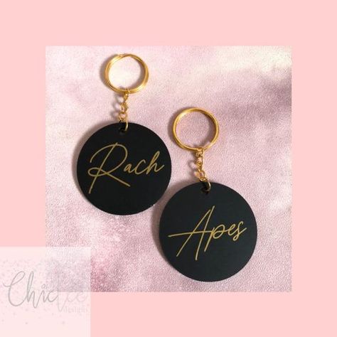 Glowforge Keychains, Engraved Projects, Gold Keychain, Acrylic Keyring, Personalised Keyrings, Custom Keychains, Idee Cricut, Clay Keychain, Polymer Clay Flower Jewelry