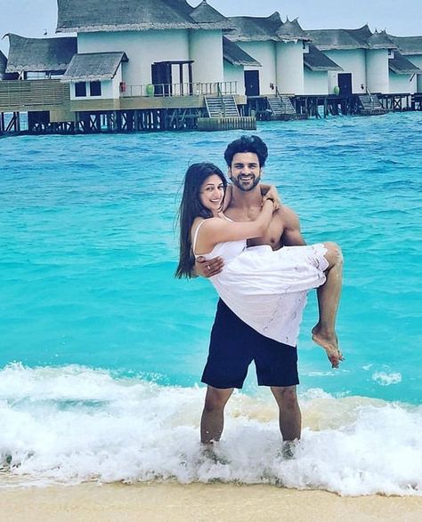 Goa Reels, Sonali Bendre, Maldives Vacation, Honeymoon Pictures, Divyanka Tripathi, Travel Pose, Pre Wedding Photoshoot Outfit, Indian Wedding Photography Couples, Hd Pic