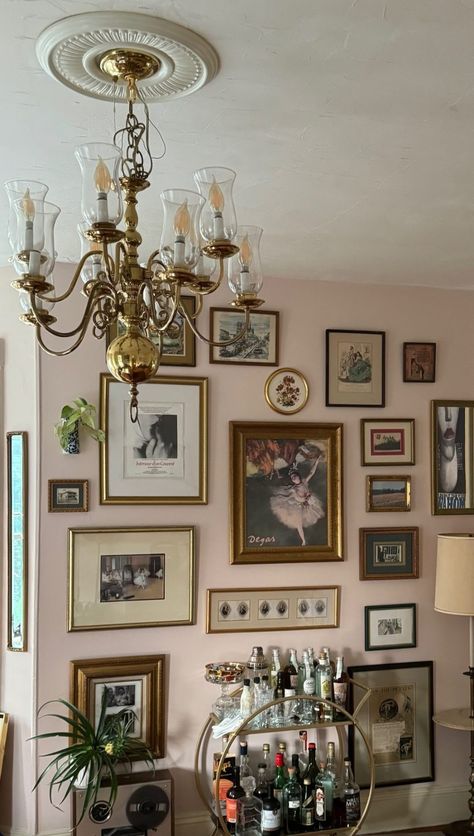 Vintage Inspired Room, Apartment Decorating Living, Mermaid Room, Apartment Makeover, Gold Living Room, College Apartment Decor, Interior Design Boards, Casa Vintage, Interiors Dream