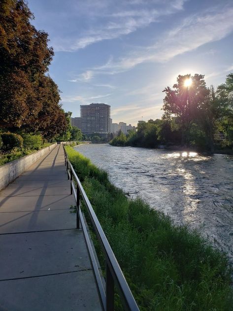 Walk Or Ride Alongside The River On The 12-Mile Truckee River Bike Path In Nevada Inner Tube Float, Top Vacation Destinations, Truckee River, Reno Nevada, Down The River, Bike Path, River Walk, Natural Scenery, Urban Area