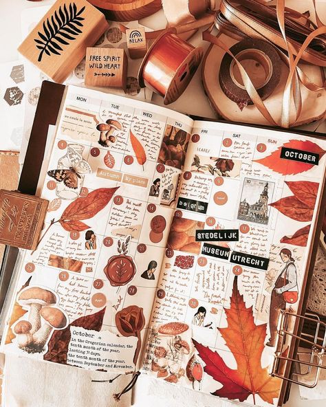 Junk Journal Calendar, October Junk Journal, Halloween Junk Journal Ideas, Fall Bujo, Autumn Notebook, Vintage Flatlay, Leaf Journal, Halloween Notebook, Bullet Journal October