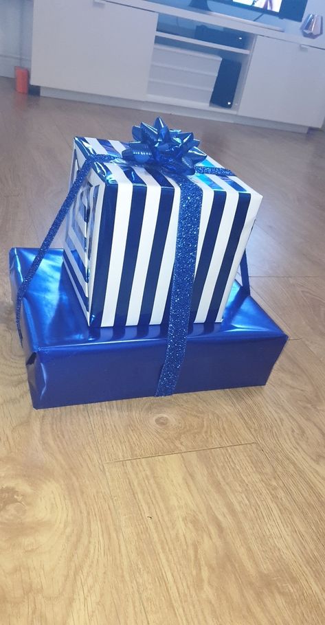 Birthday wrapping idea blue stripe boys Birthday Wrapping Ideas For Men, Birthday Wrapping Ideas, Car Bows, Stylish Backpacks, Presents For Men, Man Birthday, Blue Stripes, Boy Birthday, Gift Set