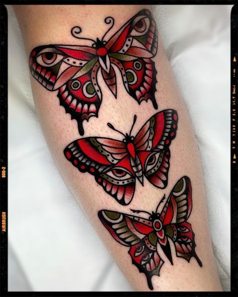 American traditional tattoo American Tradition Butterfly Tattoo, Old Style Butterfly Tattoo, American Style Butterfly Tattoo, Butterfly American Traditional Tattoo, American Traditional Tattoos Moth, Butterfly Tattoo American Traditional, American Traditional Thigh Tattoo, Trad Butterfly Tattoo, American Traditional Moth Tattoo