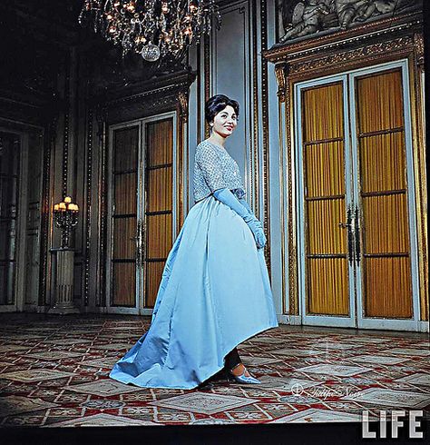 Farah Diba Fiancee Of Shah Of Persia In 1959 | Tulipe Noire | Flickr Mohamed Reza Pahlavi, Farah Pahlavi, Vestidos Pin Up, Pahlavi Dynasty, Persian Women, Farah Diba, Arabian Princess, The Shah Of Iran, Persian Fashion