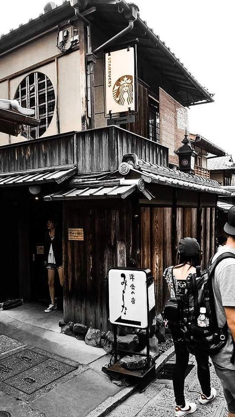 "Like No Other"  Tatami roomed Starbucks store on the protected street of Ninenzaka, Kyoto. Ninenzaka Kyoto, Kyoto Starbucks, Japanese Alleyway, Lost In Tokyo, Local House, Matcha Cafe, Japan Bucket List, Environment Reference, Tatami Room