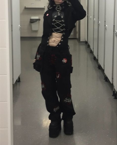 Goth Nonbinary Fashion, Nonbinary Alt Fashion, Enby Goth, Androgynous Goth Fashion, Trans Goth, Nonbinary Clothes, Nonbinary Outfits, Goth Concert, Nonbinary Aesthetic