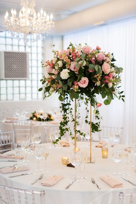 High Centrepiece Wedding, White Pink Centerpieces, Vietnamese Wedding Reception, Table Pieces For Wedding, Pink White Gold Wedding, 2023 Centerpieces, Wedding Margarita, White And Pink Wedding Flowers, Tall Flower Centerpieces