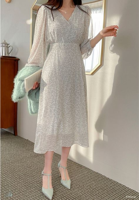 Dress With Sandals Outfit Fancy, Stylish Outfits Casual, Chinese Fashion Street, Celebrity Casual Outfits, Everyday Fashion Outfits, Designer Dresses Casual, Muslim Fashion Outfits, Fashionista Clothes, Easy Trendy Outfits