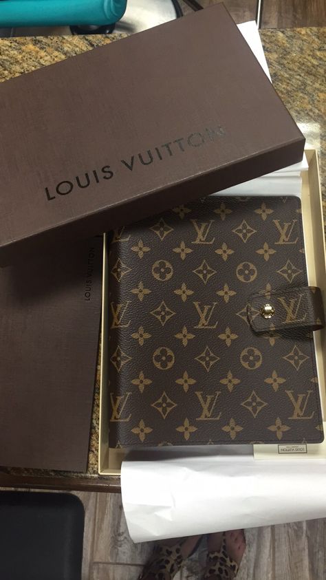 Bought myself a Louis Vuitton large appointment agenda! Love it ❤️ Τσάντες Louis Vuitton, Louis Vuitton Planner, Louis Vuitton Taschen, Sac Louis Vuitton, Louis Vuitton Agenda, Wholesale Designer Handbags, Wholesale Handbags, Louis Vuitton Designer, Lv Handbags