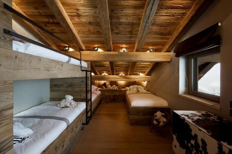 Chalet Cyanella by Bo Design | HomeDSGN, a daily source for inspiration and fresh ideas on interior design and home decoration. Gömda Rum, Attic Library, Design Ložnic, Attic House, Bunk Rooms, Attic Flooring, Attic Design, Attic Apartment, Attic Bedrooms