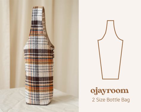 Wine Bag Sewing Pattern, Wine Tote Pattern Free, Fabric Wine Bottle Bag, Wine Bag Pattern, Wine Gifts Diy, Tumbler Bottle, Coffee Cup Sleeves, Wine Bags, Wine Bottle Bag