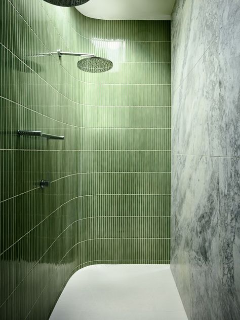 curved shower with statement green tiles and marble slab Enclosed Showers Walk In, Design Interior Baie, Nz House, Unique Bathroom Design, Australian Interior Design, Bathroom Design Trends, Bad Inspiration, Interior Design Awards, Changing Room