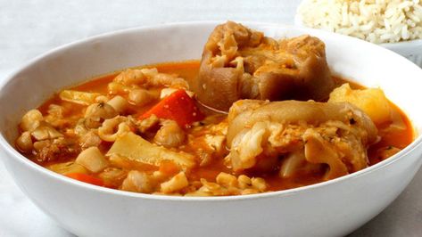 Cocido Ponceño Recipe - QueRicaVida.com Pig Feet Recipe Slow Cooker, Tripe Stew, Pig Feet Recipe, Stewed Pork, Hispanic Dishes, Latin Recipes, Carne Guisada, Boricua Recipes, Colonial Times