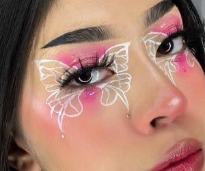 check out my page for more Brown Short Bob, Maquillage Yeux Cut Crease, Butterfly Makeup, Fun Makeup, Graphic Makeup, Rave Makeup, Hair Silky, Invisible Lace, Smink Inspiration