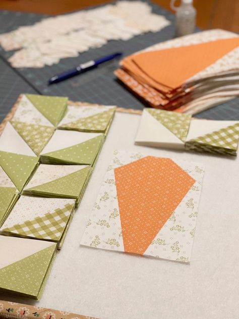 CARROT SPROUTS: RUNNER/QUILT FINISHING DETAILS | Fresh Figs Carrot Quilt Block, Easter Table Runner Pattern Free, Easter Quilt, Creative Quilting, Quilted Table Runners Christmas, Seasonal Pillows, Bunny Quilt, Pieced Quilts, Spring Quilts