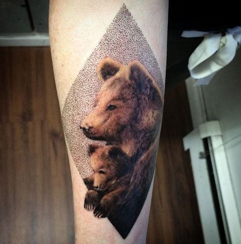 Mama Bear & Cub, Realism Piece on Girl's Forearm | Best tattoo ideas & designs Bear And Cub Tattoo, Bear Cub Tattoo, Momma Bear Tattoo, Baby Bear Tattoo, Forearm Tattoo Girl, Cub Tattoo, Bear With Cubs, Mum And Son, Tattoo Bear