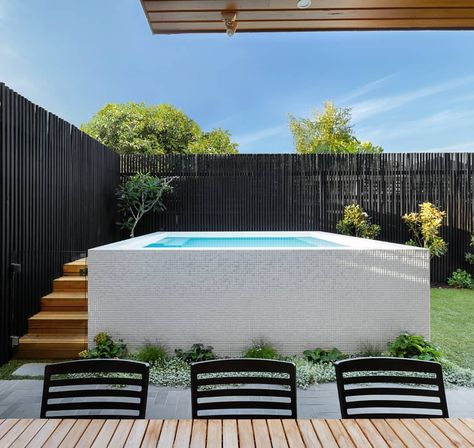 Apex Pools & Spas on Instagram: “➖ H A W T H O R N ➖ When space is at a premium a raised plunge pool just makes sense. . .. ... .... ..... .... ... .. . #pooldesign…” Raised Plunge Pool, Long Garden Ideas, Garden Beds Diy, Raised Pools, Raised Garden Beds Diy Vegetables, Backyard Spa, Long Garden, Beds Diy, Piscina Interior