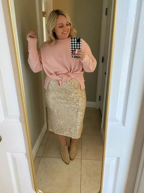 Christmas Sweater With Skirt Outfit, Pink Sequin Skirt Outfit, Sequence Skirt Outfit, Glitter Skirt Outfit, Holiday Party Outfit Casual, Pink Sequin Skirt, Nye Look, Sequin Skirt Outfit, Cozy Glam