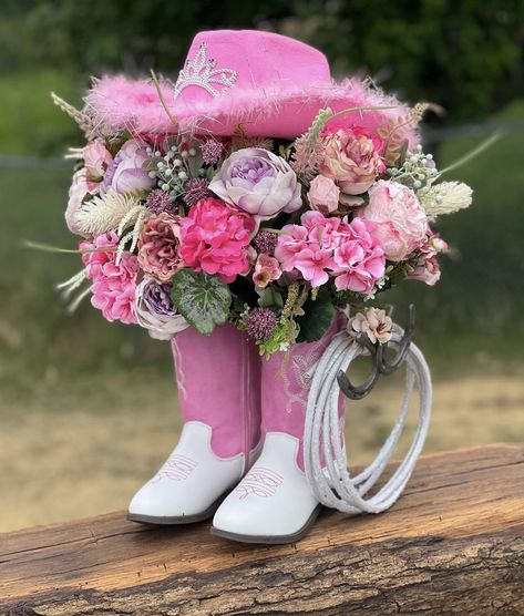 Lace Centerpieces, Book Centerpieces, Western Birthday Party, Rodeo Party, Pop Baby Showers, Western Crafts, Cowgirl Birthday Party, Western Theme Party, Birthday Party Centerpieces