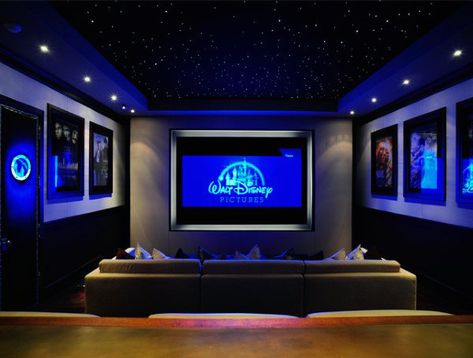 80 Home Theater Design Ideas For Men - Movie Room Retreats Media Room Ideas Theatres, Sala Cinema, Home Theater Lighting, Media Room Seating, Small Home Theaters, Movie Theater Rooms, Basement Home Theater, Home Theater Room Design, Theater Rooms