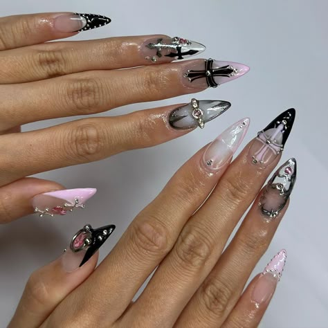 Bday chrome hearts freestyle for @shellemelle 💖 | Instagram Nails With Crosses, Heavenly Nails, Cross Nails, Nails Y2k, Heart Nail Designs, Asian Nails, Nails Aesthetic, Nails Now, Glow Nails