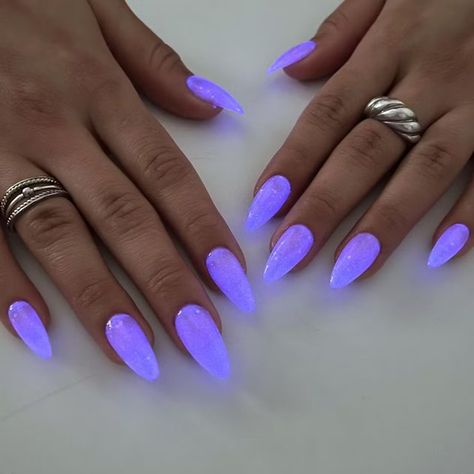 15 Glow-In-The-Dark Nail Ideas That Are Seriously Lit Neon Lavender Nails, Glow In The Dark Acrylic Nails Ideas, Glow In The Dark Nails Acrylic, Electric Purple Nails, Dark Purple Ombre Nails, Nail Art Summer 2024, Glow In The Dark Nails Designs, Glow In Dark Nails, Neon French Tips