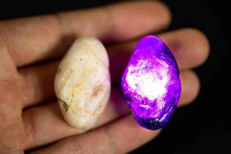 How to Make Infinity Stones From a Rock - Imgur Marvel Diy Crafts, Diy Avengers, Marvel Crafts, Avengers Crafts, Marvel Diy, Marvel Party, Infinity Stones, Infinity Gauntlet, Diy Cosplay