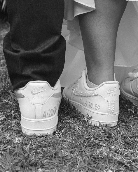 BRIDE AND GROOM GOALLSSSS😎 YOU GUYS HOW CUTE IS THIS IDEA?!! I adore when couples incorporate a little matching moment into their wedding day.. And with customized Nike Air Force 1’s?!! Sheesh😝 Not only is it probs the comfiest wedding shoe you could wear but it’s such a cute and practical way to incorporate a personalization that feels romantic, cohesive, and unique to your love story! And then you get to keep them and wear them long after the day has come and gone, how special!! Keej act... Red White Shoes, Comfy Wedding Shoes, Customized Shoes, Oahu Photographers, Cinematic Wedding, Romantic Wedding Inspiration, Hawaii Photographer, Cute Nike Shoes, Documentary Wedding Photography