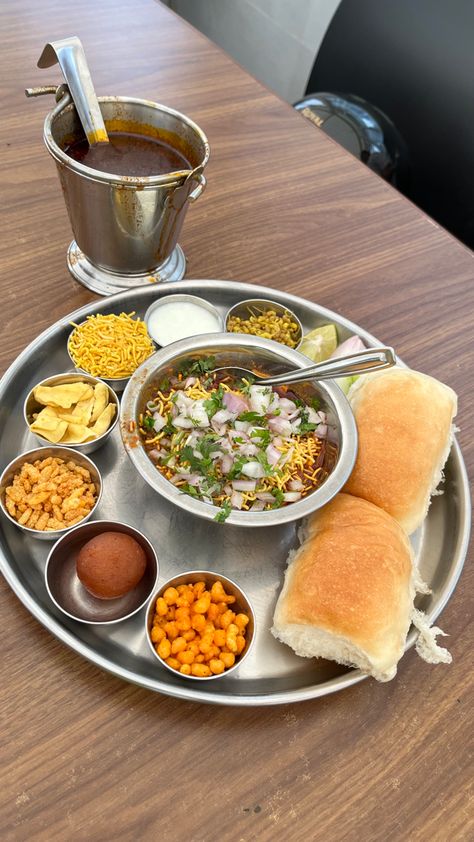 Mumbai Pune Highway Snap, Mumbai Street Food Snap, Misal Pav Snap, Mumbai Food Snap, Pune Aesthetics, Pune Snapchat Stories, Pune Snapchat, Pune Snap, Misal Pav Recipes