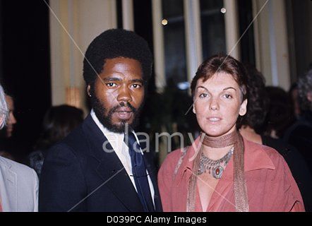 Download this stock image: GEORG STANFORD BROWN with wife Tyne Daly 1977.g3683.Supplied by   Photos, inc.(Credit Image: © Supplied By Globe Photos, Inc/Globe Photos/ZUMAPRESS.com) - D039PC from Alamy's library of millions of high resolution stock photos, Stock Photo, illustrations and vectors. Tyne Daly, Couple Presents, Interracial Couples, Tv Stars, Movie Stars, Swirl, Globe, Stock Images, Resolution