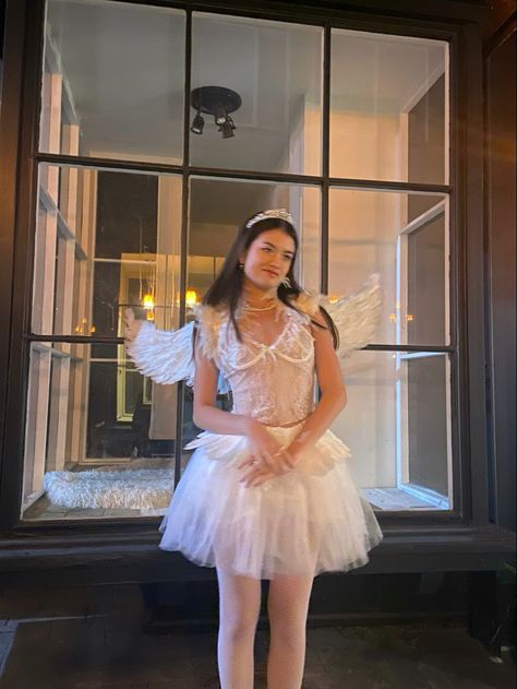 Angel Costumes Aesthetic, Unique Angel Costume, Hot Angel Costume, Swan Costume Halloween, Angel Costume Aesthetic, Coquette Halloween Costume, Black Swan Costume Halloween, White Angel Costume, White Swan Costume